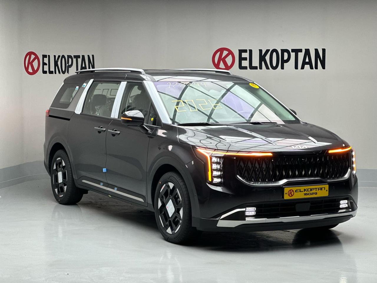 Kia - Carnival Hybrid