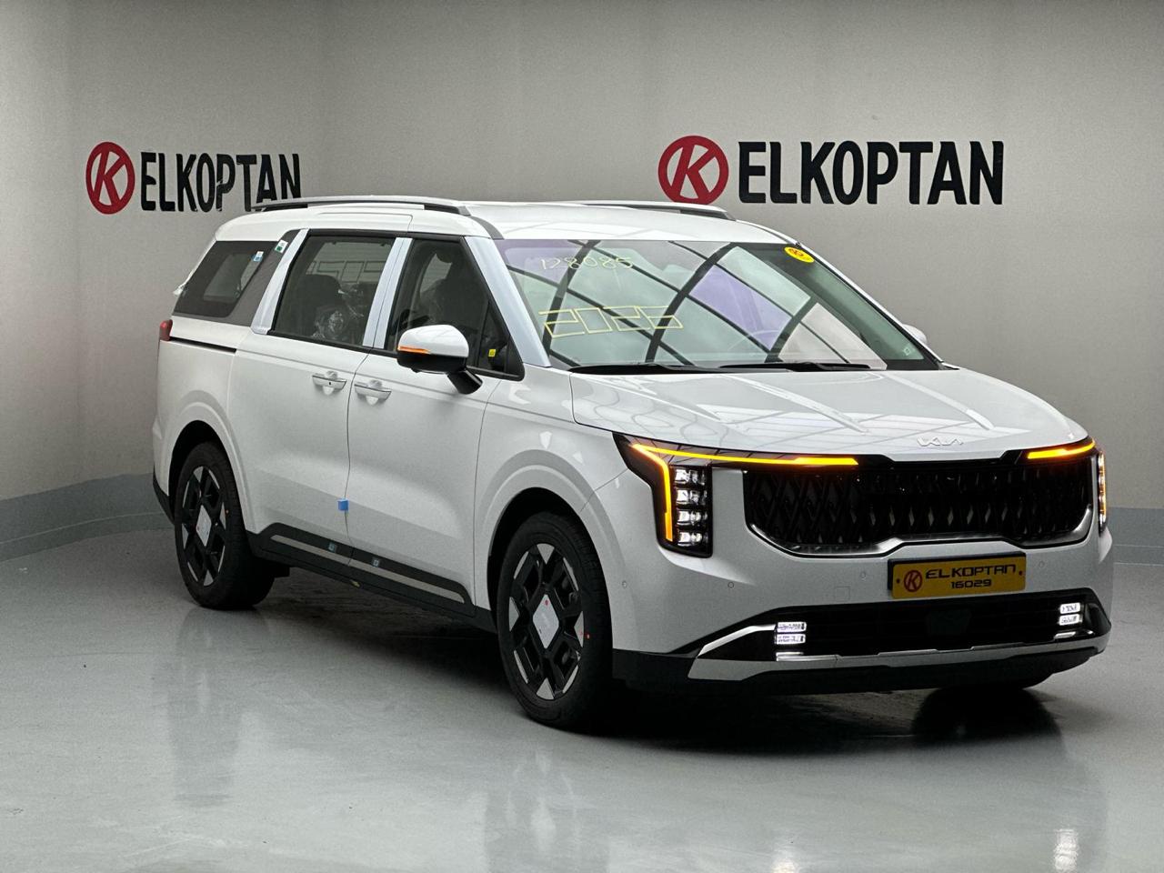 Kia - Carnival Hybrid