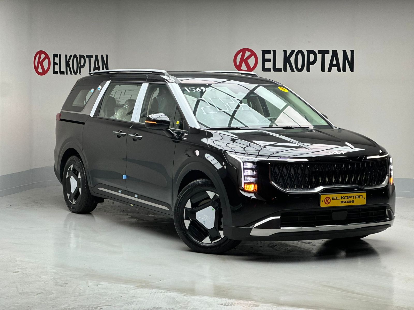 Kia - Carnival Hybrid